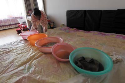 濮阳楼上漏水，住户失联，小区没物管，业主维权难！律师来支招……